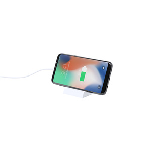 Fotografie k reklamnímu předmětu „stojánek na mobil s bezdrátovou nabíječkou“