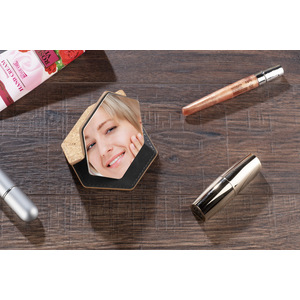 Fotografie k reklamnímu předmětu „Korkové zrcadlo SARI“