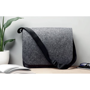 Fotografie k reklamnímu předmětu „Plstěný RPET obal na notebook BAGLO“