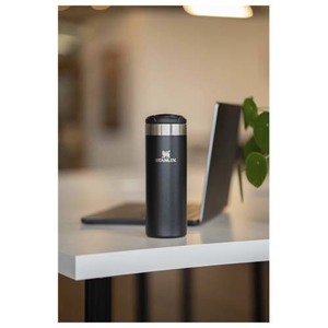 Fotografie k reklamnímu předmětu „470ml cestovní hrnek Stanley AeroLight™“