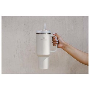 Fotografie k reklamnímu předmětu „1200ml hrnek Stanley Quencher H2.0“