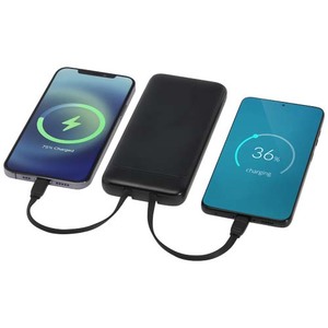 Fotografie k reklamnímu předmětu „Adhil powerbanka z recyklovaného plastu s kapacitou 10 000 mAh a výkonem 10 W se dvěma vestavěnými kabely“