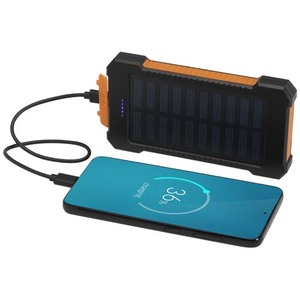 Fotografie k reklamnímu předmětu „Altair solární powerbanka z recyklovaného plastu s kapacitou 5000 mAh a výkonem 10 W, odolná, s vestavěnou svítilnou“