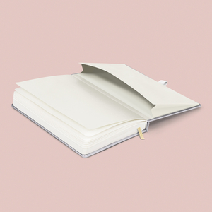 Fotografie k reklamnímu předmětu „NOTIQUE Notes Balacron, stříbrný, tečkovaný, 15 x 21 cm“