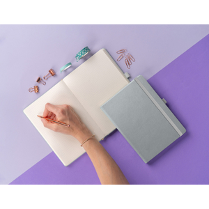 Fotografie k reklamnímu předmětu „NOTIQUE Notes Balacron, stříbrný, tečkovaný, 15 x 21 cm“