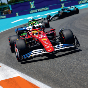 Fotografie k reklamnímu předmětu „NOTIQUE Poznámkový kalendář Formule – Jiří Křenek 2026, 30 x 30 cm“