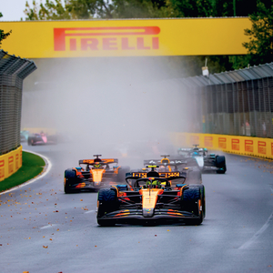 Fotografie k reklamnímu předmětu „NOTIQUE Poznámkový kalendář Formule – Jiří Křenek 2026, 30 x 30 cm“