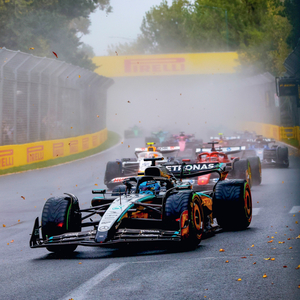 Fotografie k reklamnímu předmětu „NOTIQUE Poznámkový kalendář Formule – Jiří Křenek 2026, 30 x 30 cm“