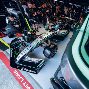 Fotografie k reklamnímu předmětu „NOTIQUE Poznámkový kalendář Formule – Jiří Křenek 2027, 30 x 30 cm“