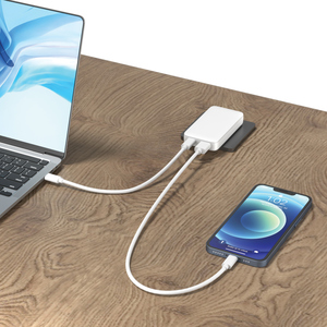 Fotografie k reklamnímu předmětu „Plochá GaN nabíječka Fluxo RCS 65W s un. konektory“