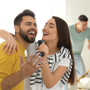 Fotografie k reklamnímu předmětu „Sada na karaoke s dvojitým mikrofonem Singvibe z RCS plastu“