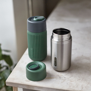 Fotografie k reklamnímu předmětu „Cestovní skleněný hrnek 340 ml Black+Blum“