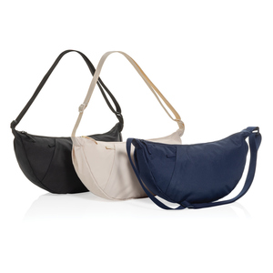 Fotografie k reklamnímu předmětu „Crossbody Crescent XL z RPET AWARE™  ve tvaru půlměsíce“