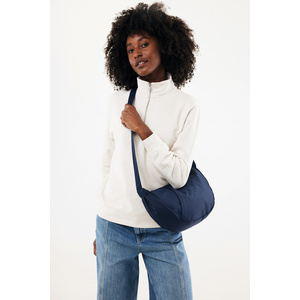 Fotografie k reklamnímu předmětu „Crossbody Crescent XL z RPET AWARE™  ve tvaru půlměsíce“