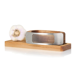 Fotografie k reklamnímu předmětu „AdHoc RoccaAlio Garlic press with chopping board“