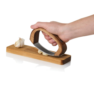 Fotografie k reklamnímu předmětu „AdHoc RoccaAlio Garlic press with chopping board“