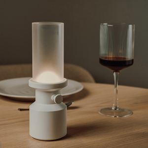 Fotografie k reklamnímu předmětu „Stolní lampa VINGA Niori z RCS“